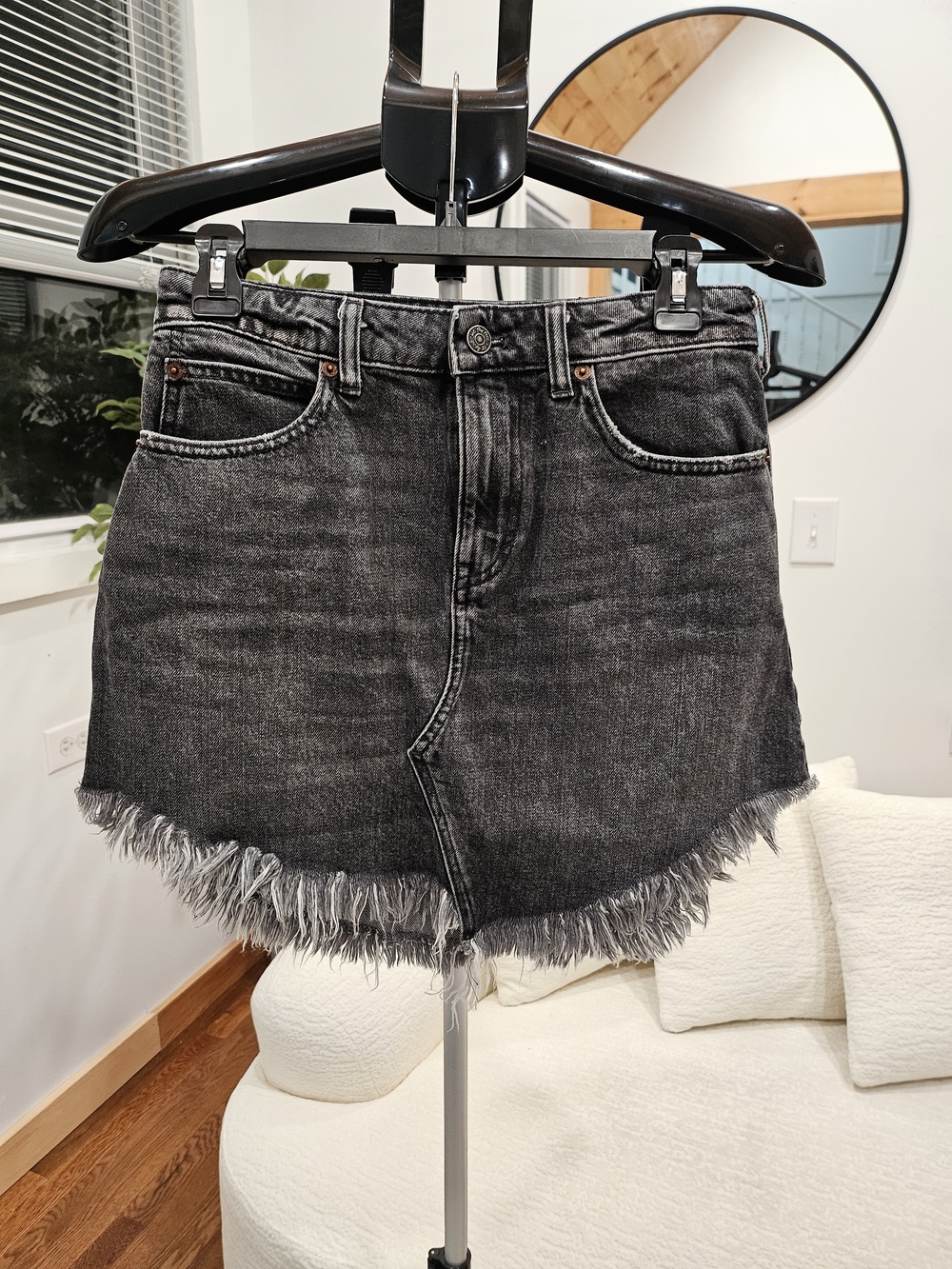 We The Free ( Free People) Minifalda vaquera negra con flecos asimétricos